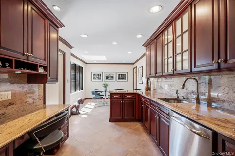 $2,498,000 | 265 Sparrow Drive, Unit 265, Manhasset, NY 11030