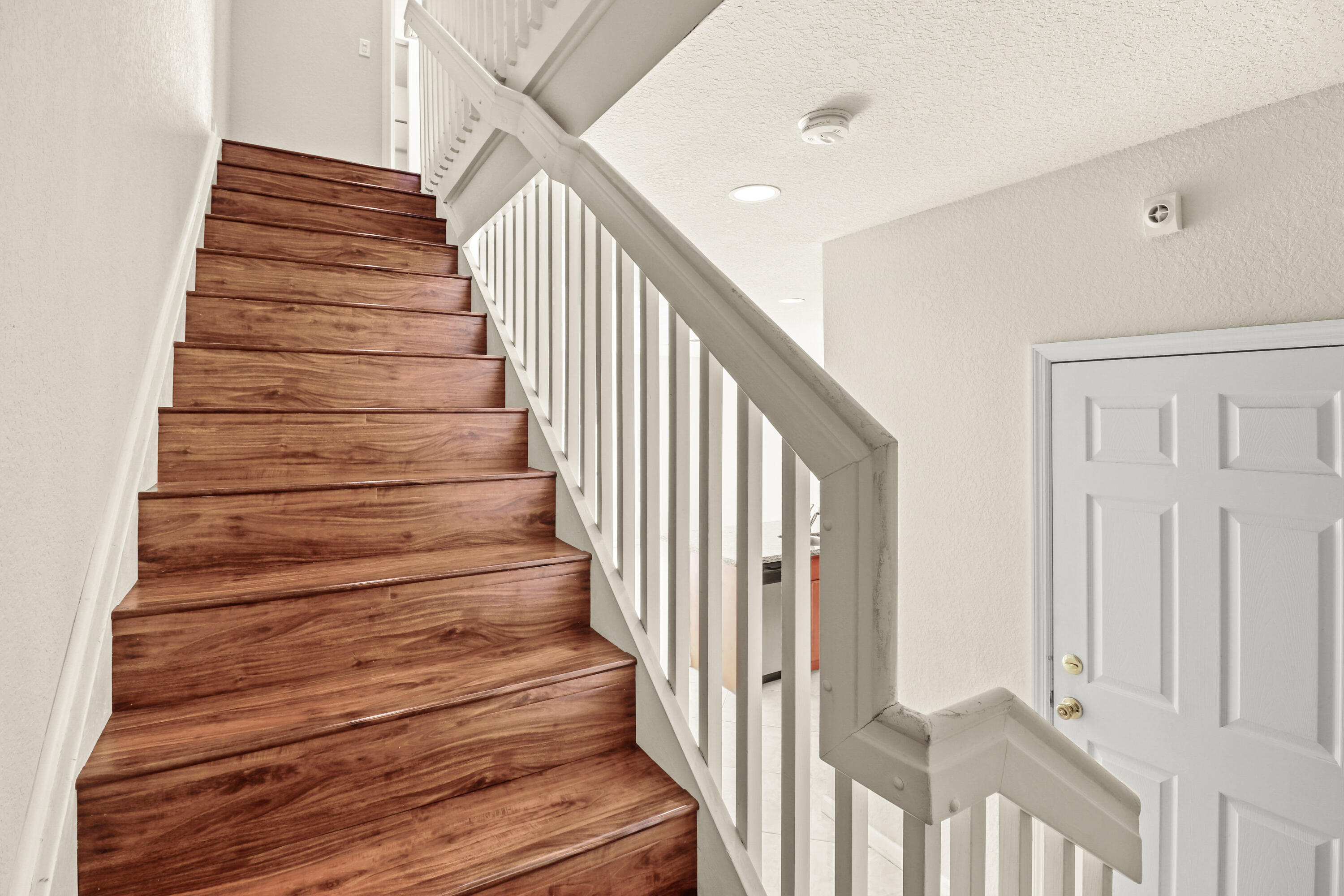 37 Southeast 3rd Avenue Hallandale Beach, FL 33009 - Photo 23 of 47 a view of entryway