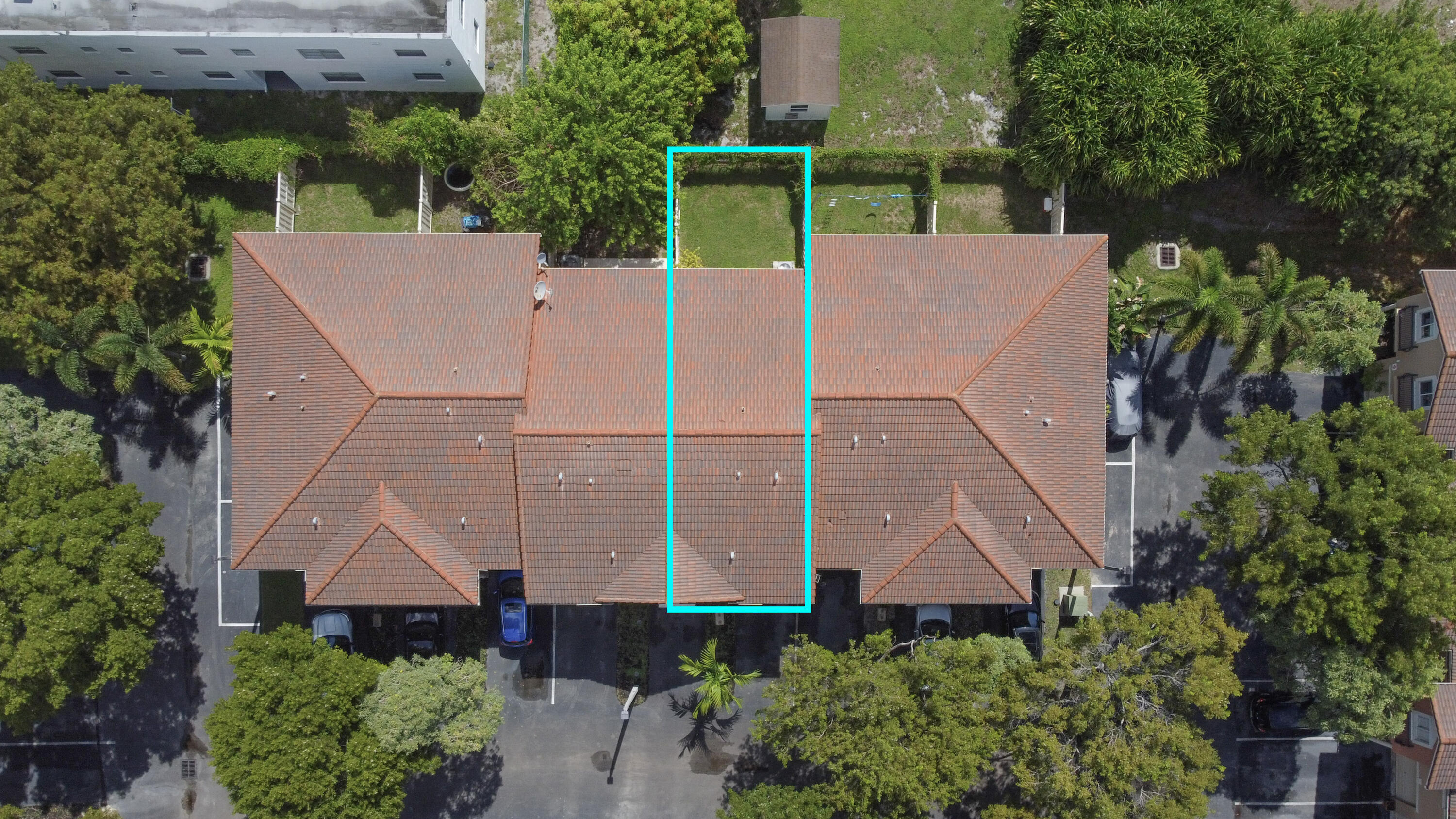 37 Southeast 3rd Avenue Hallandale Beach, FL 33009 - Photo 42 of 47 an aerial view of a house