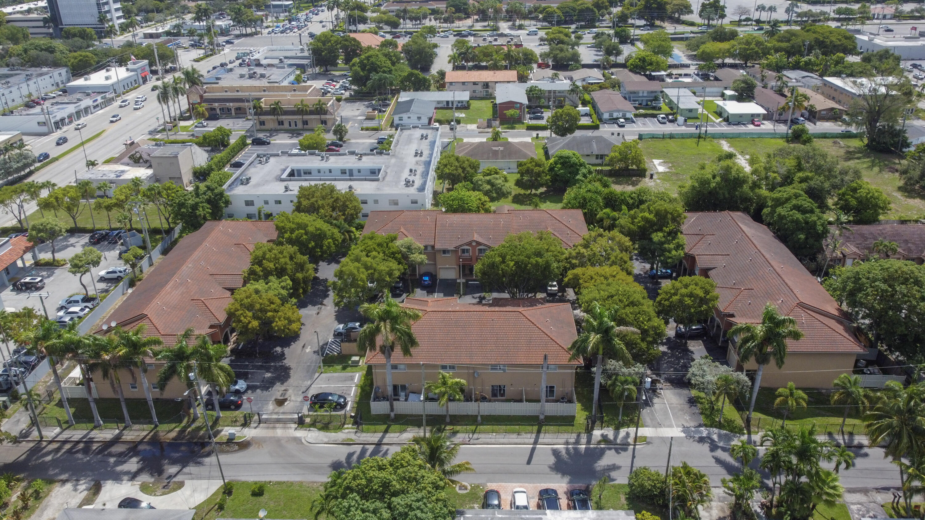 37 Southeast 3rd Avenue Hallandale Beach, FL 33009 - Photo 44 of 47 an aerial view of residential houses with outdoor space and trees