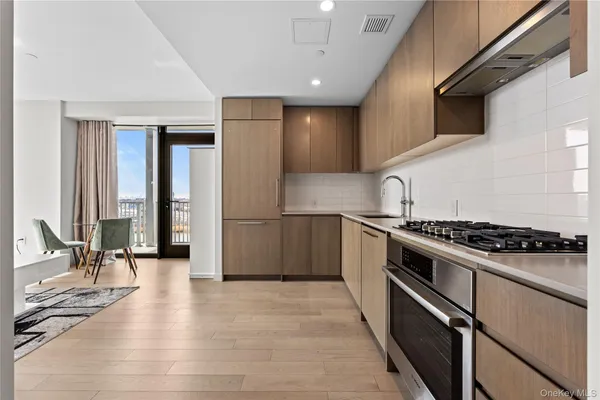 $808,000 | 131-02 40th Road, Unit 9H | Flushing