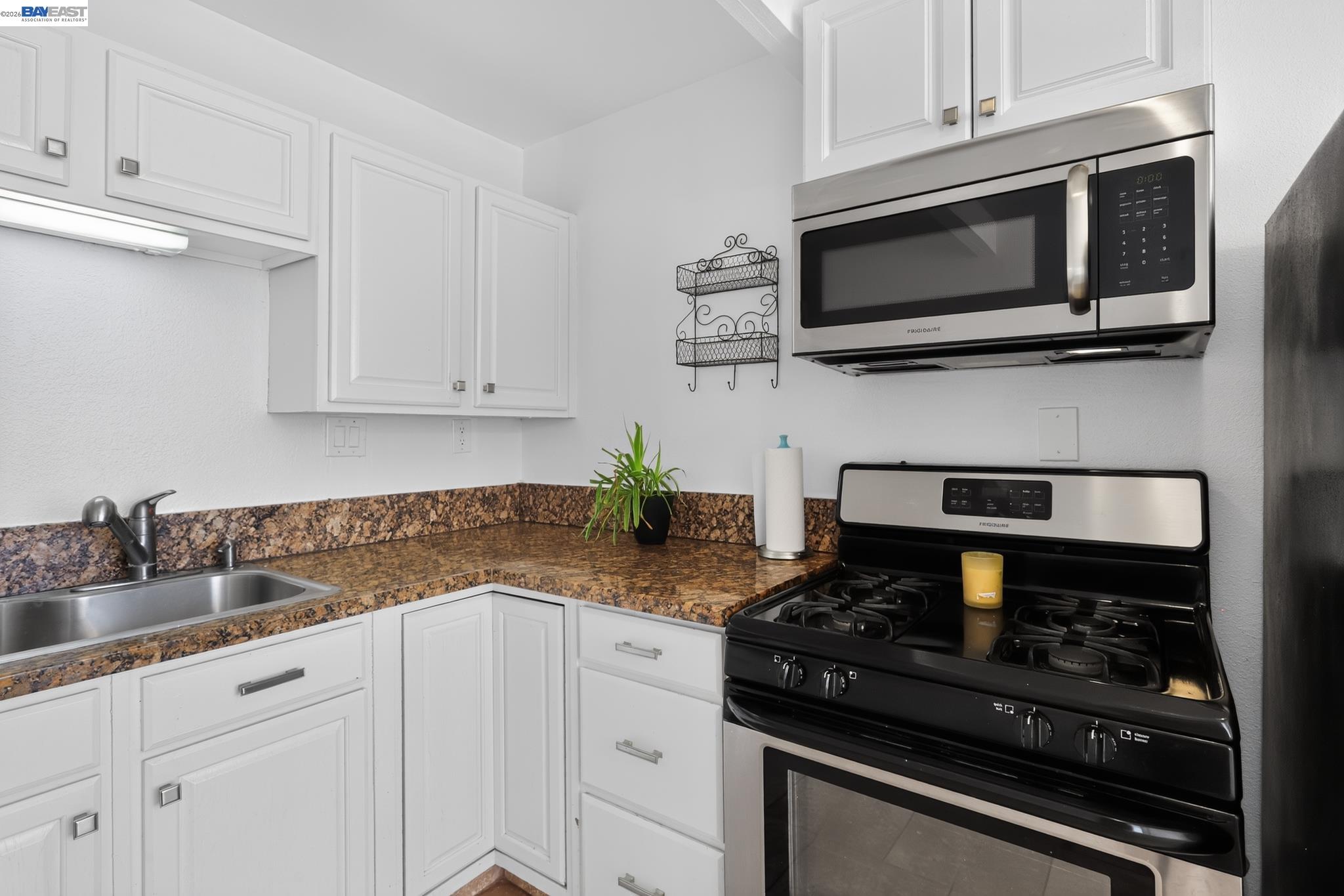 4262 Arthur Road Martinez, CA 94553 - Photo 7 of 31 Gallery Image 7
