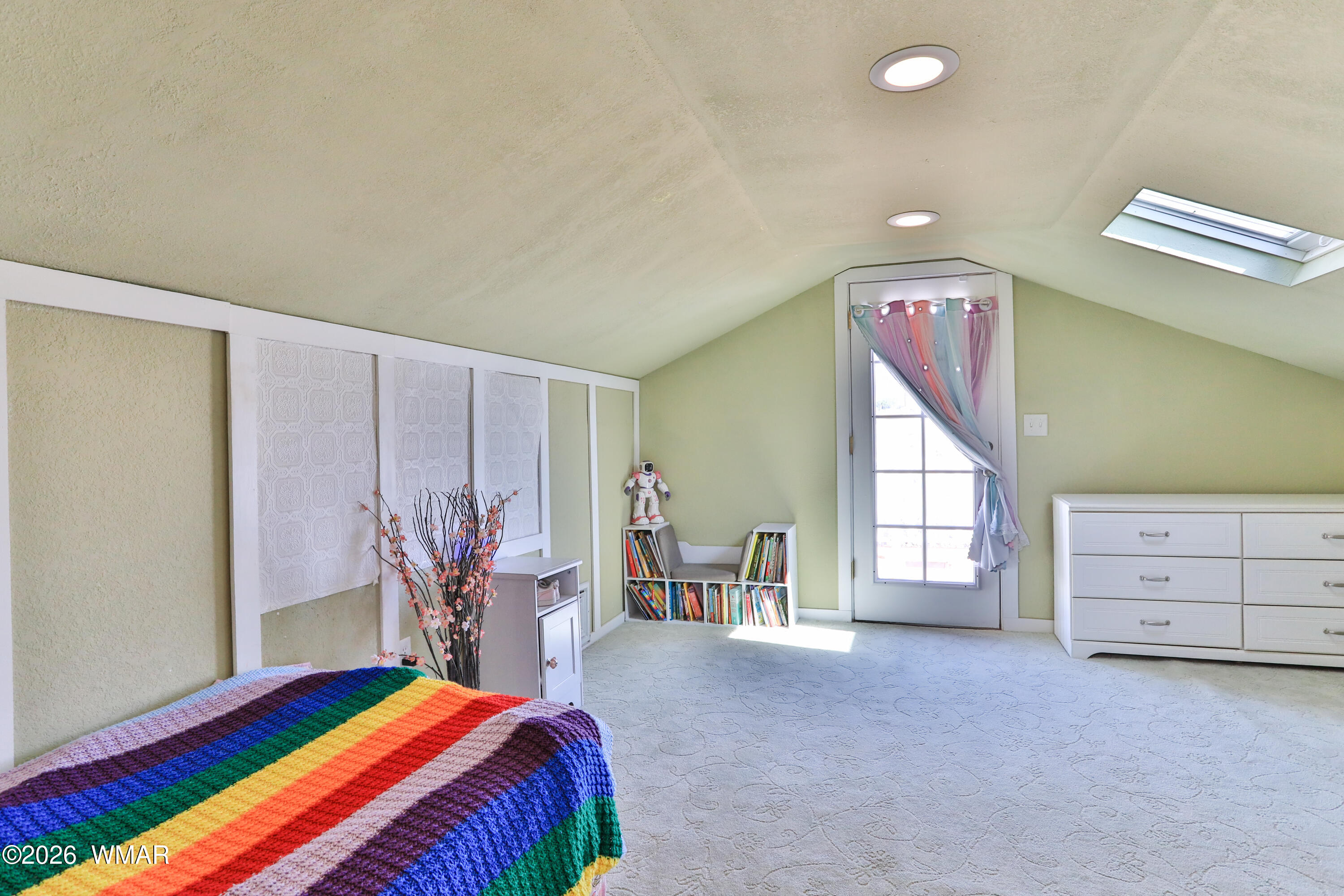 102 Crestview Road Holbrook, AZ 86025 - Photo 39 of 55 a bedroom with furniture and a window