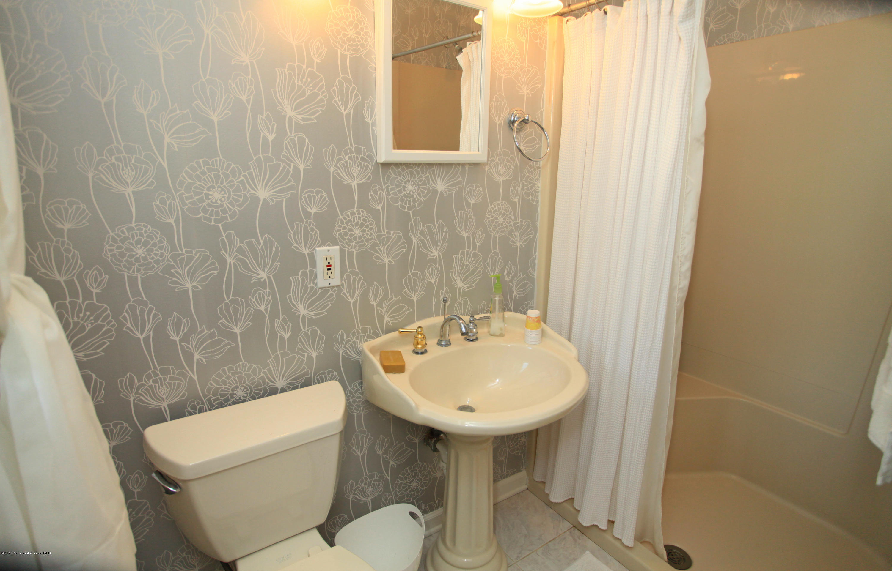 25 Cardinal Road Middletown, NJ 07748 - Photo 28 of 55 018