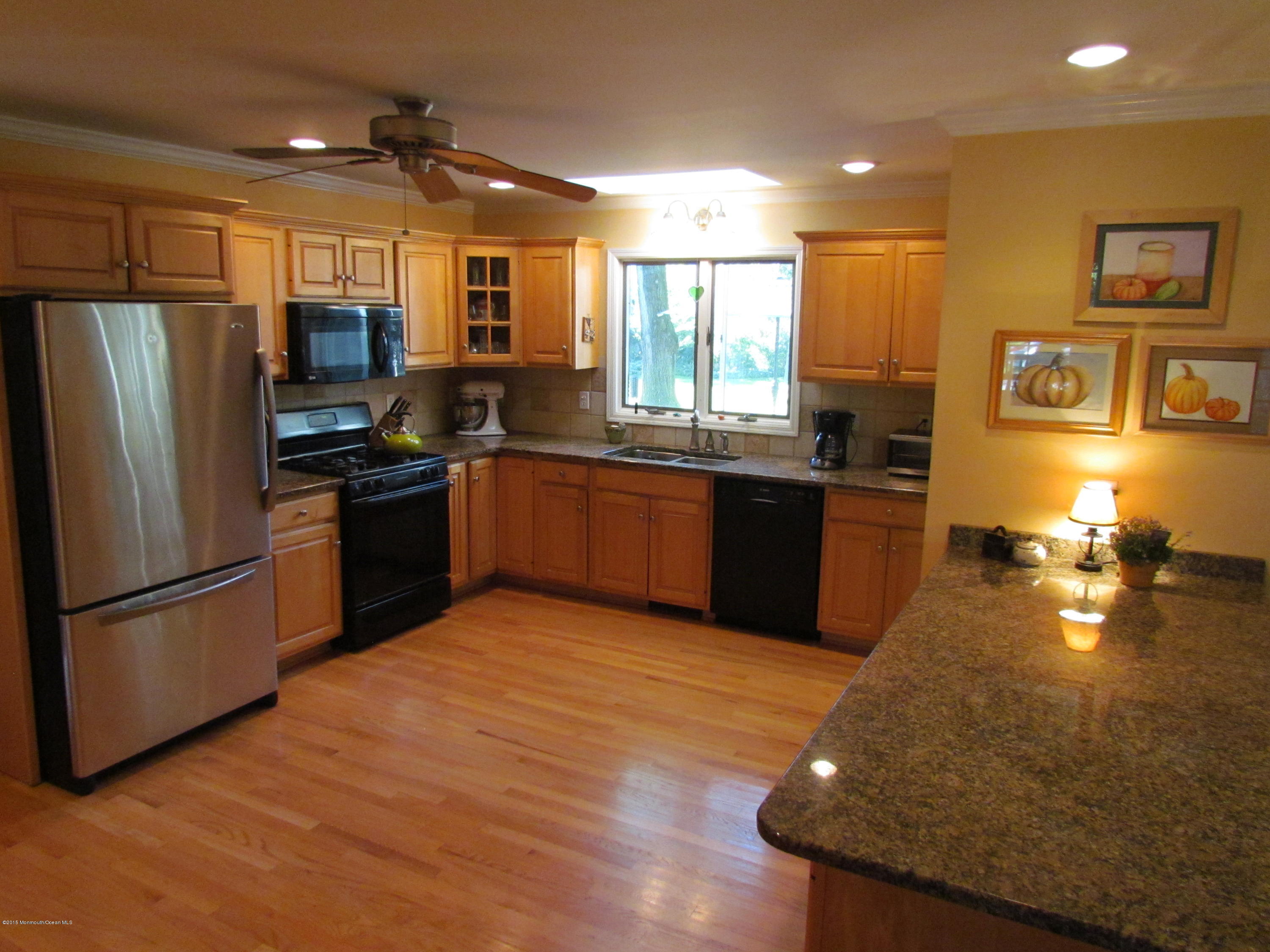 25 Cardinal Road Middletown, NJ 07748 - Photo 4 of 55 IMG_0309