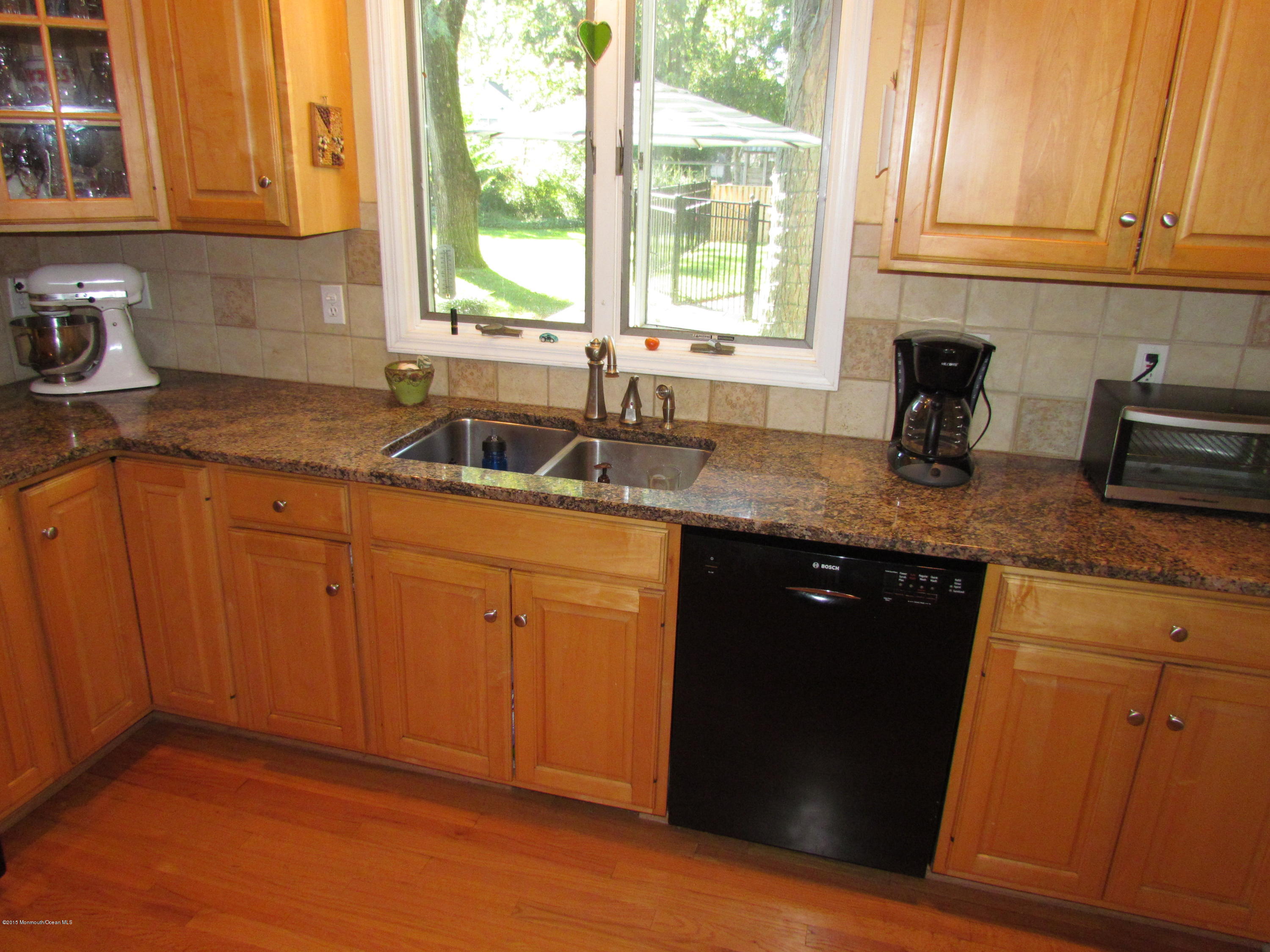 25 Cardinal Road Middletown, NJ 07748 - Photo 6 of 55 IMG_0310