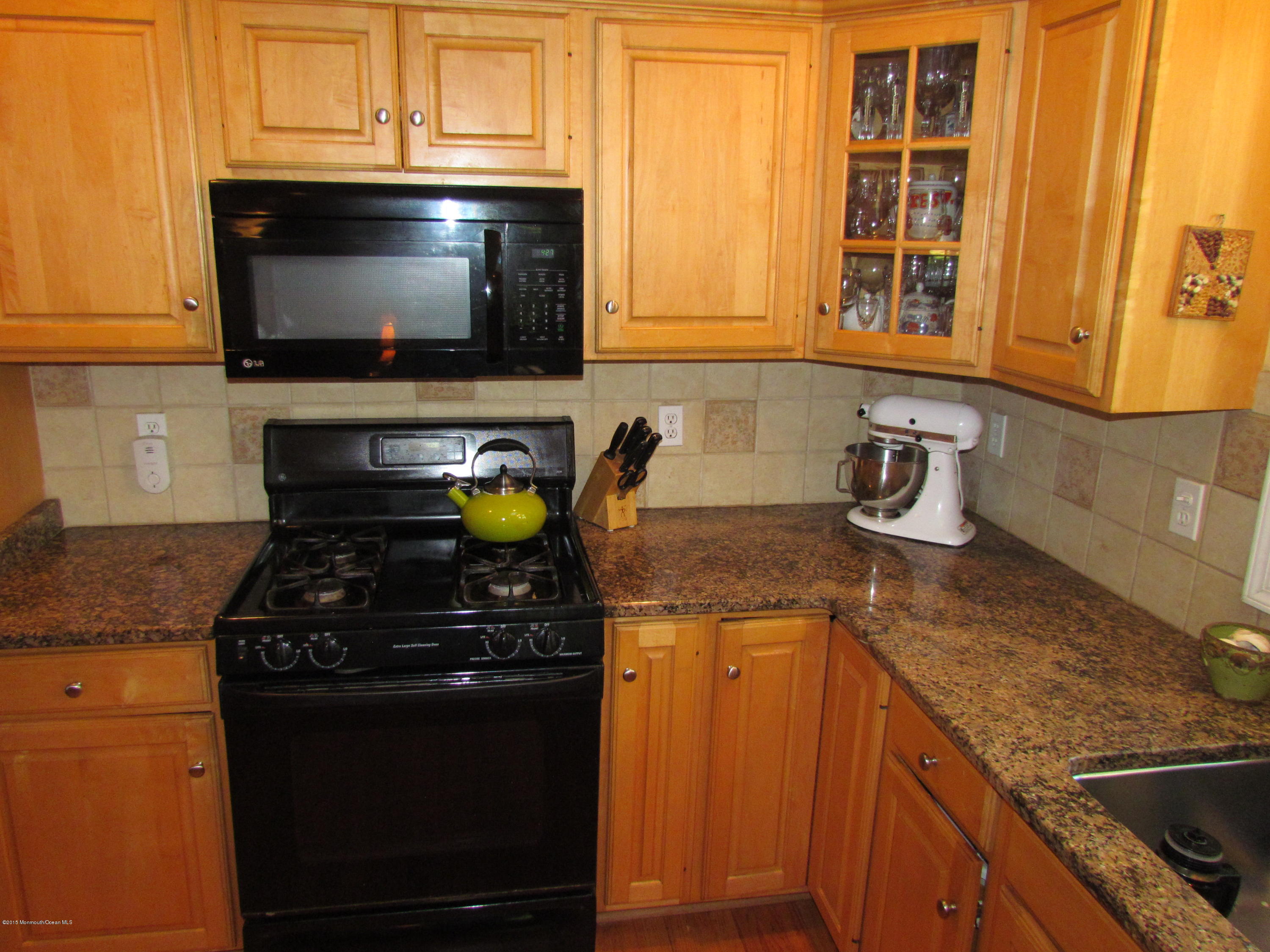 25 Cardinal Road Middletown, NJ 07748 - Photo 8 of 55 IMG_0311