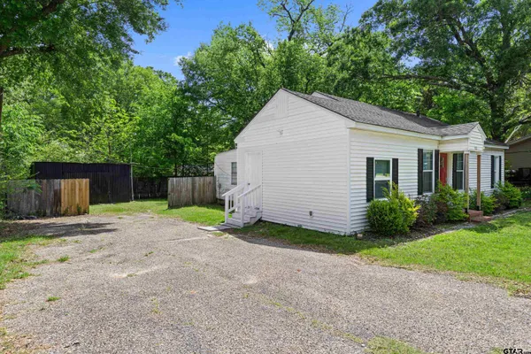 a view of a house with a yard and garage