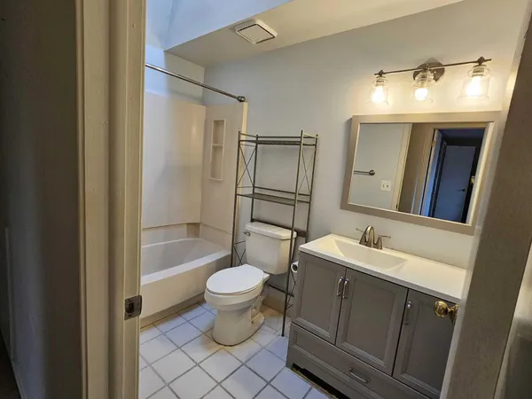 $1,750 | 2011 Vine Way Drive, Unit 66, Canton, MI 48188