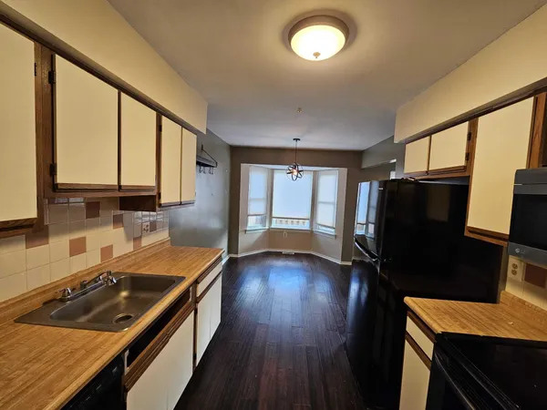 $1,750 | 2011 Vine Way Drive, Unit 66, Canton, MI 48188