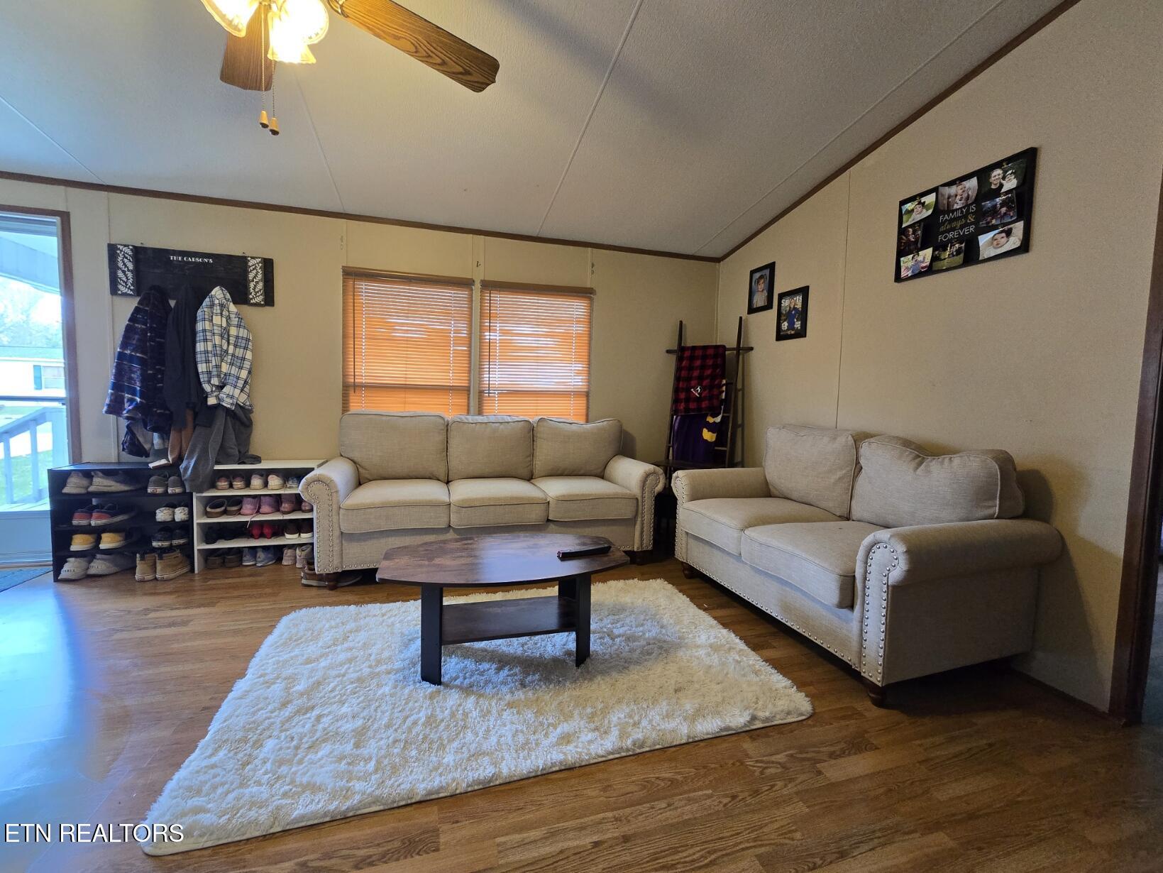 339 Edgewood Boulevard Oneida, TN 37841 - Photo 5 of 34 20260402_153311