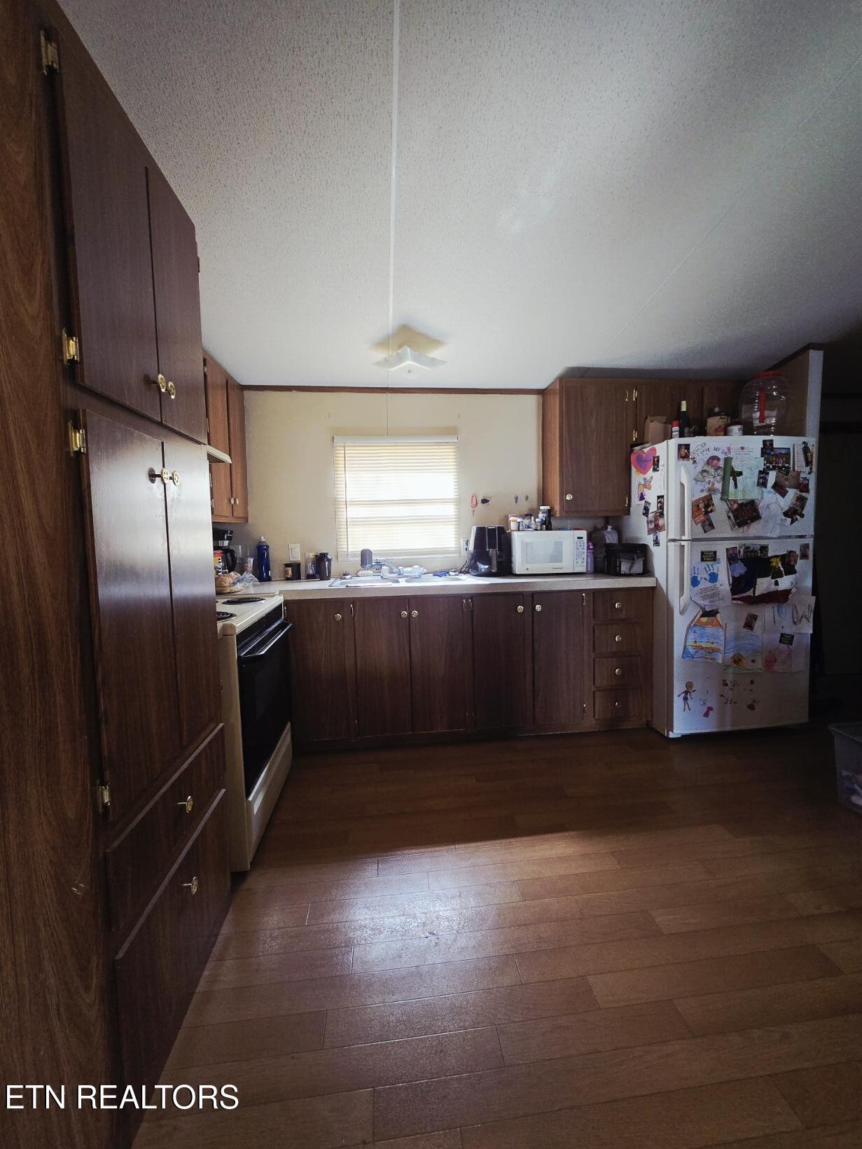 339 Edgewood Boulevard Oneida, TN 37841 - Photo 9 of 34 20260402_153651