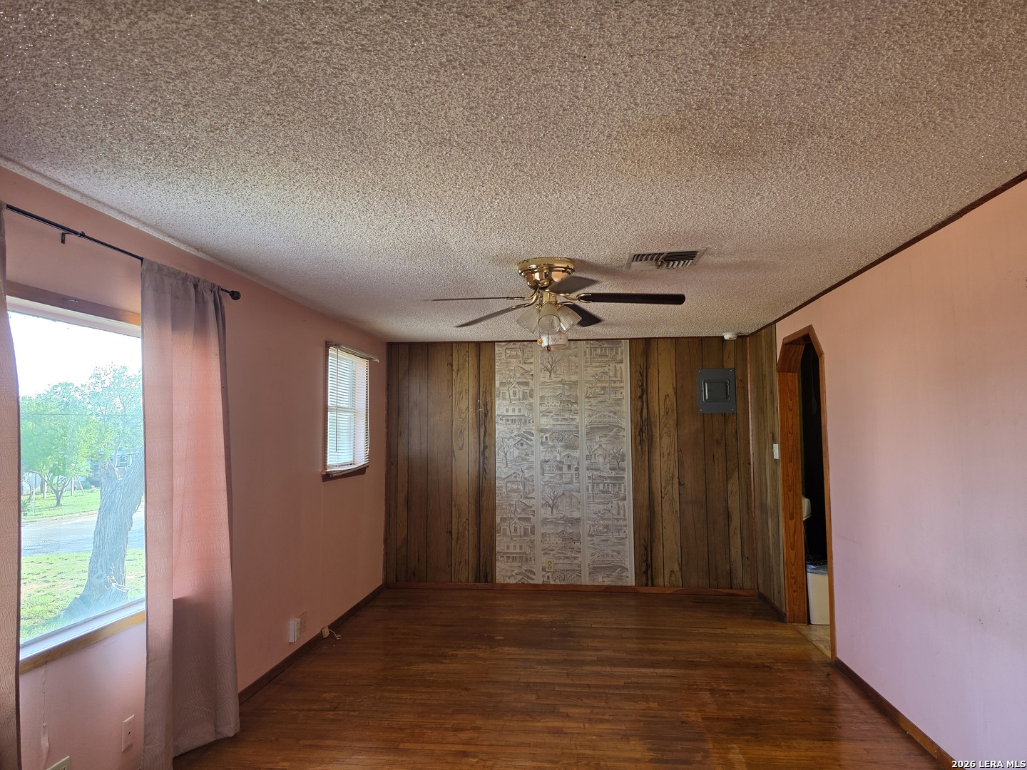 508 Nueces Cotulla, TX 78014 - Photo 7 of 14 an empty room with windows and closet