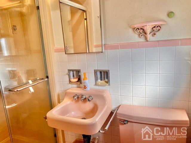 30 Main Street East Brunswick, NJ 08816 - Photo 23 of 40 a bathroom with a sink and a mirror