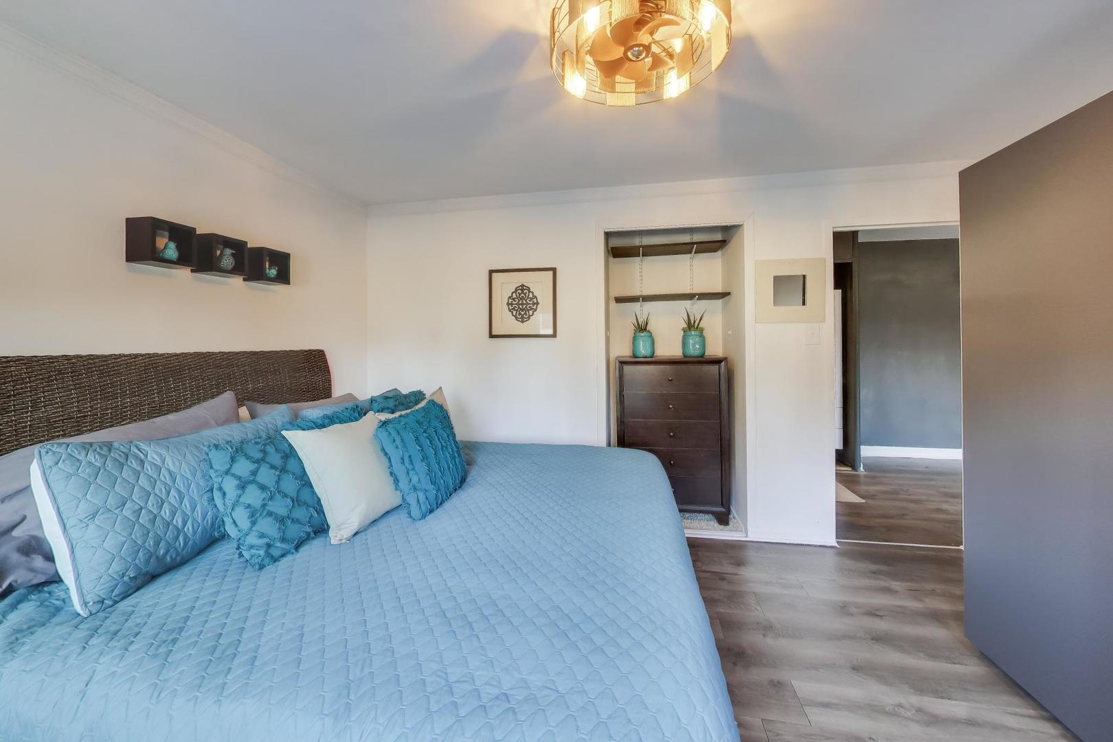 700 West Bittersweet Place, Unit 210 Chicago, IL 60613 - Photo 14 of 20