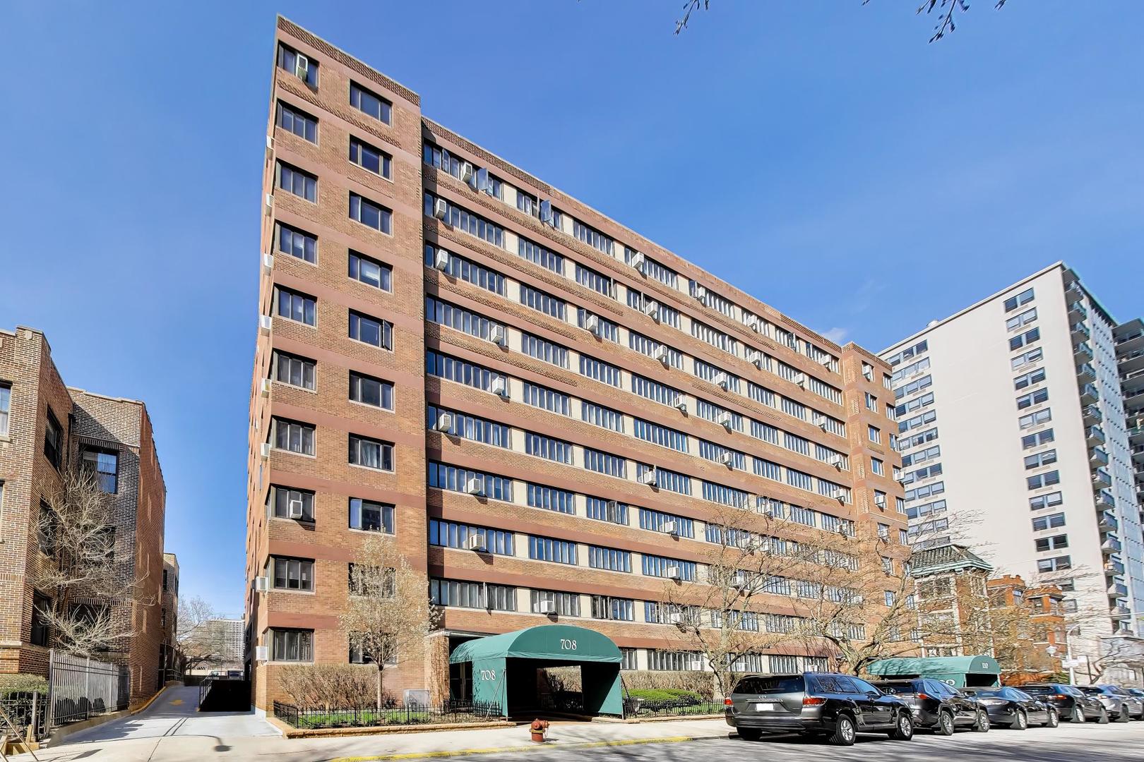 700 West Bittersweet Place, Unit 210 Chicago, IL 60613 - Photo 2 of 20