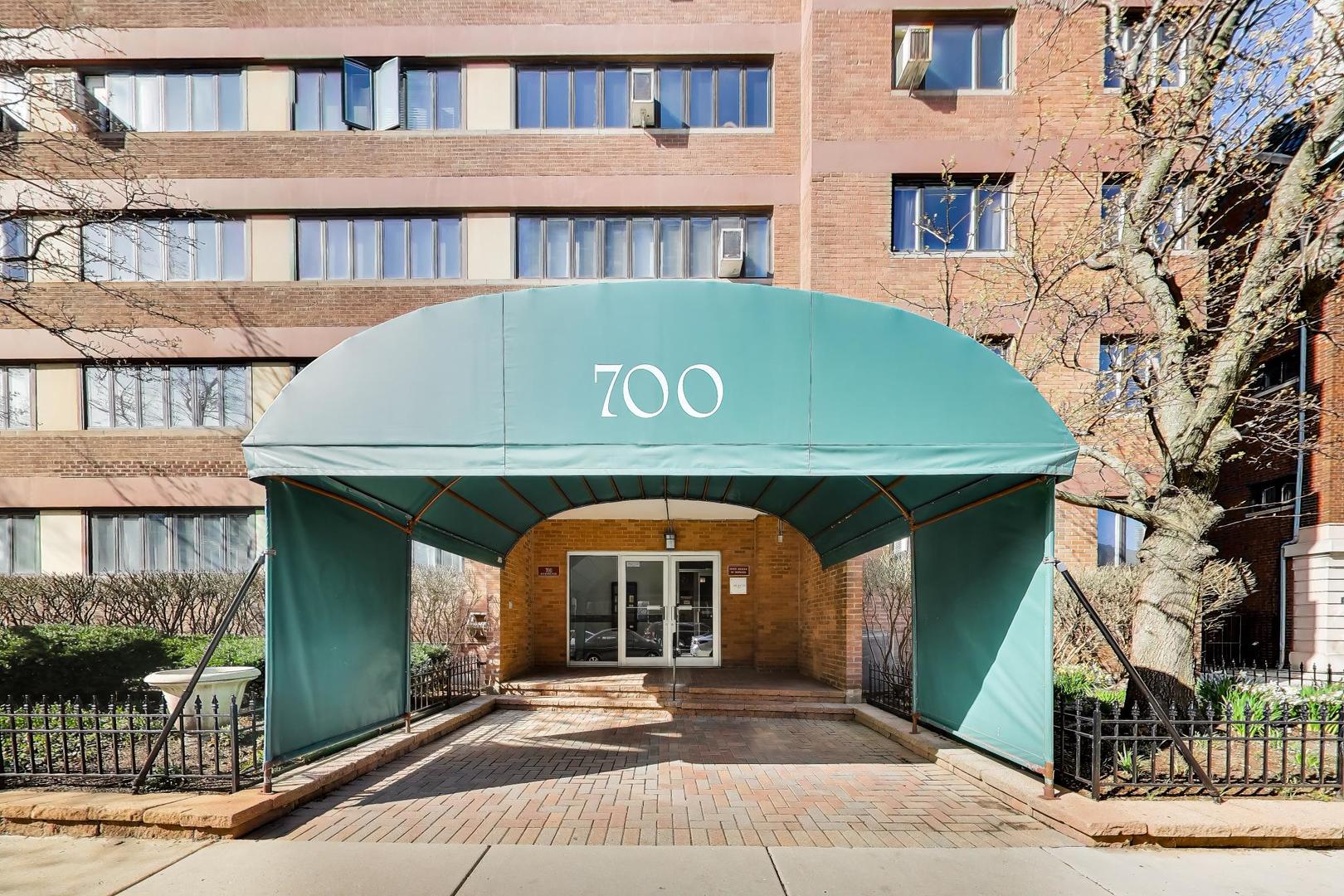 700 West Bittersweet Place, Unit 210 Chicago, IL 60613 - Photo 3 of 20