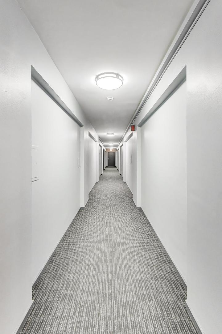 700 West Bittersweet Place, Unit 210 Chicago, IL 60613 - Photo 4 of 20