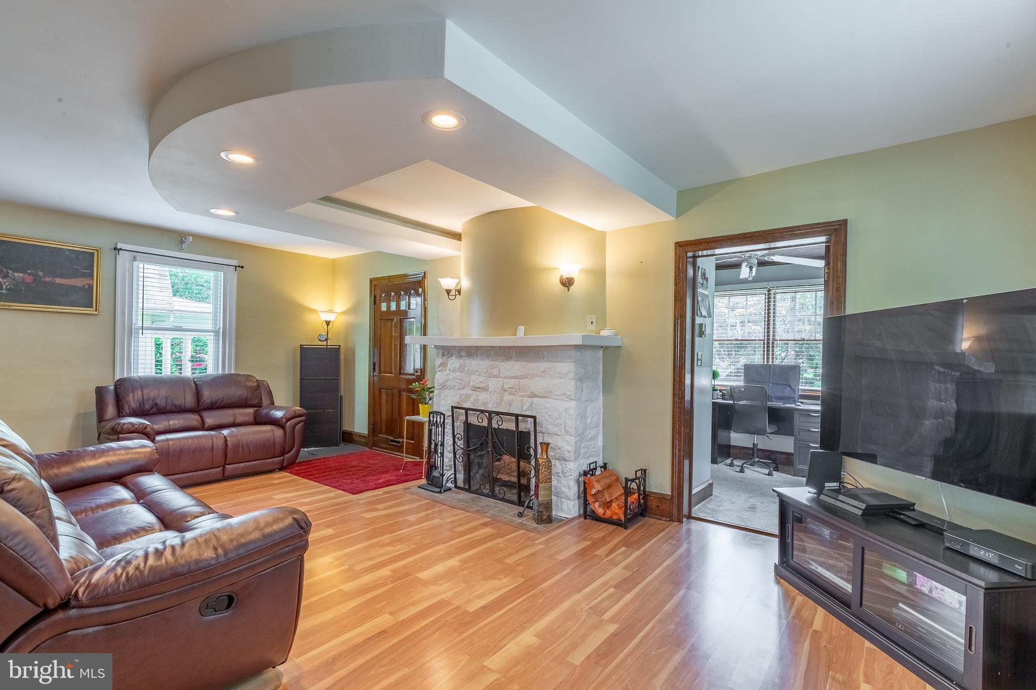17 Ridley Avenue Aldan, PA 19018 - Photo 8 of 57 LR Large Space Recessed Lighting