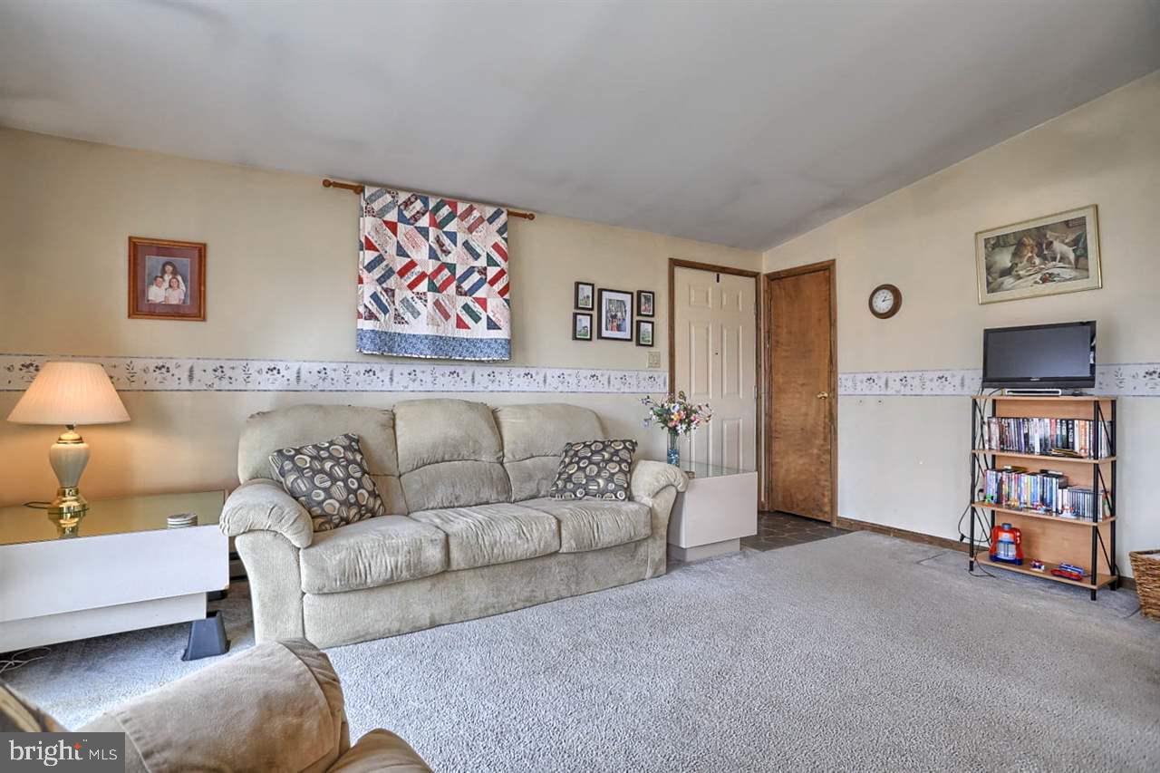 1538 Marburg Road Spring Grove, PA 17362 - Photo 4 of 36