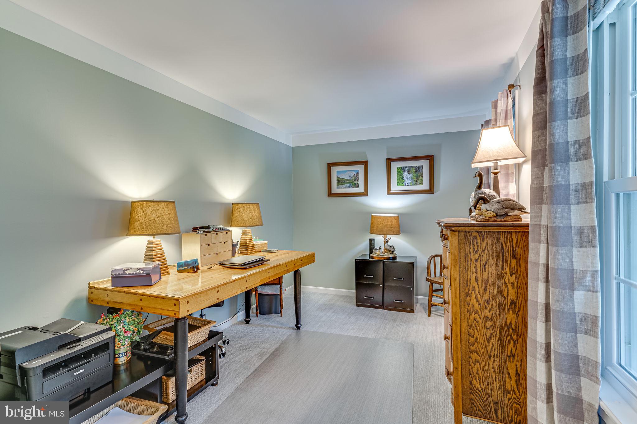 9741 Howes Road Dunkirk, MD 20754 - Photo 6 of 48 a workspace with furniture and lamp