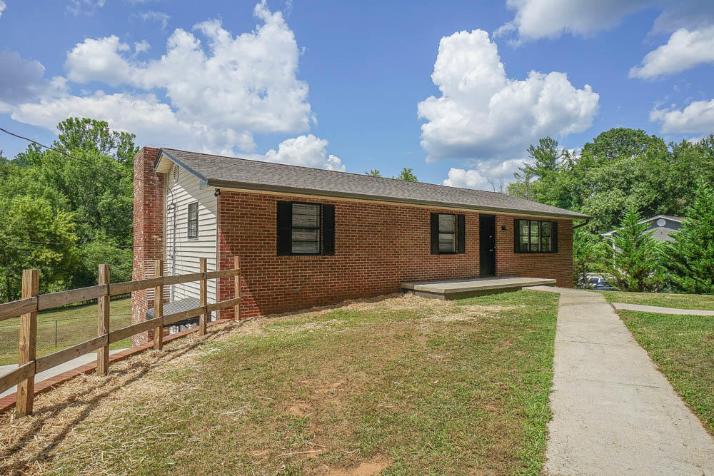 859 Knight Road Knoxville, TN 37920 - Photo 4 of 40 DSC08586