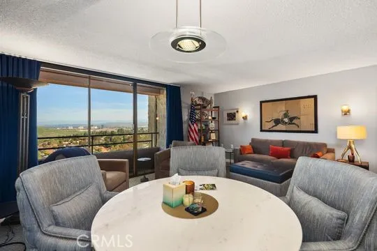 $249,900 | 24055 Paseo Del Lago, Unit 1207, Laguna Woods, CA 92637