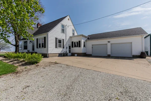 $310,000 | 16460-2400 2400 E Street, Princeton, IL 61356