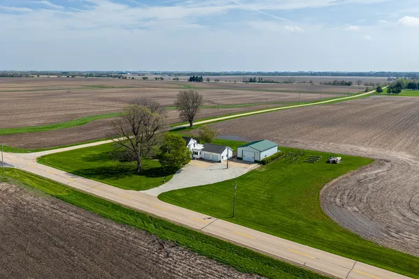 $310,000 | 16460-2400 2400 E Street, Princeton, IL 61356