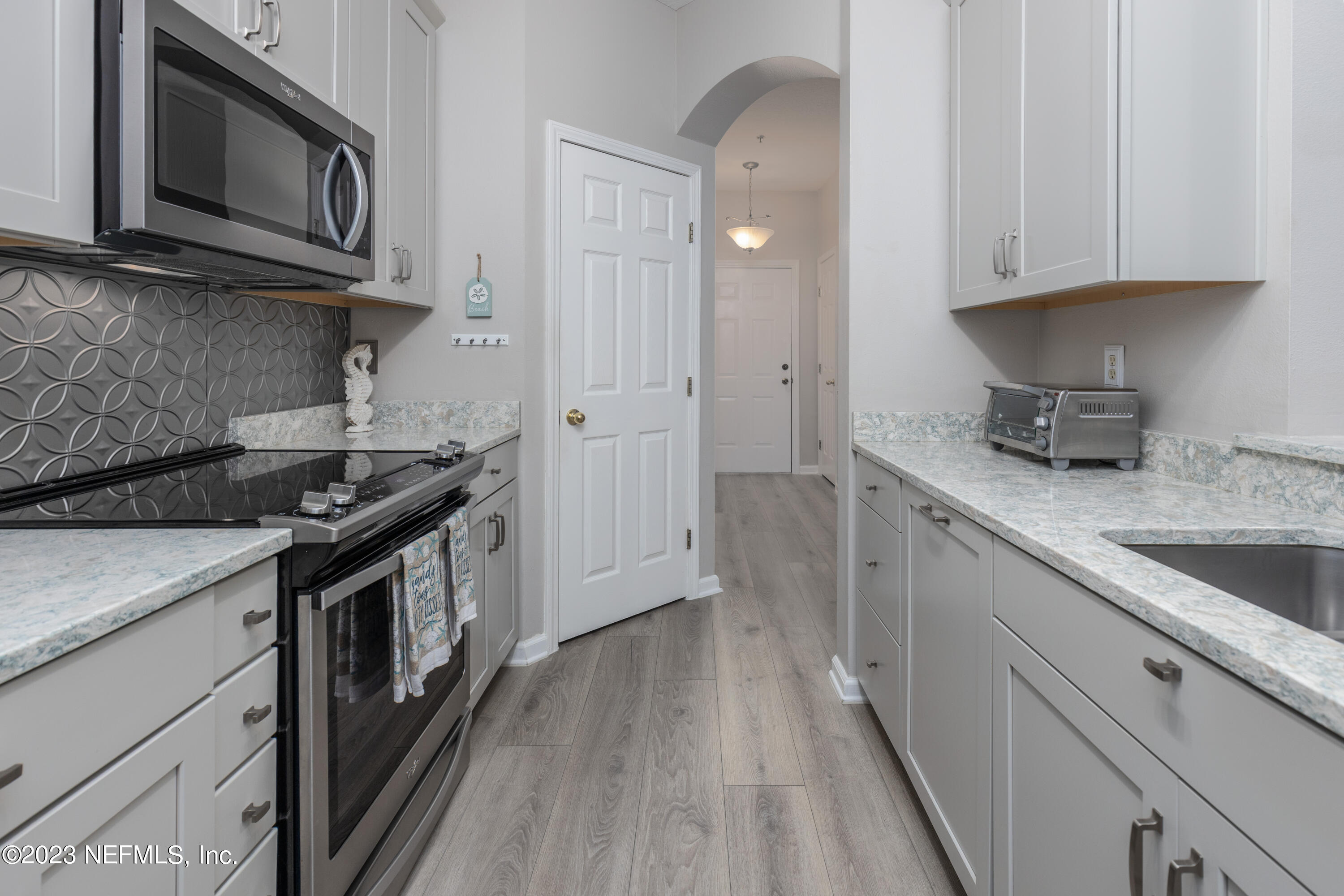 10550 Baymeadows Road, Unit 224 Jacksonville, FL 32256 - Photo 18 of 36 10550 Baymeadows Rd #224 Living Kitchen-