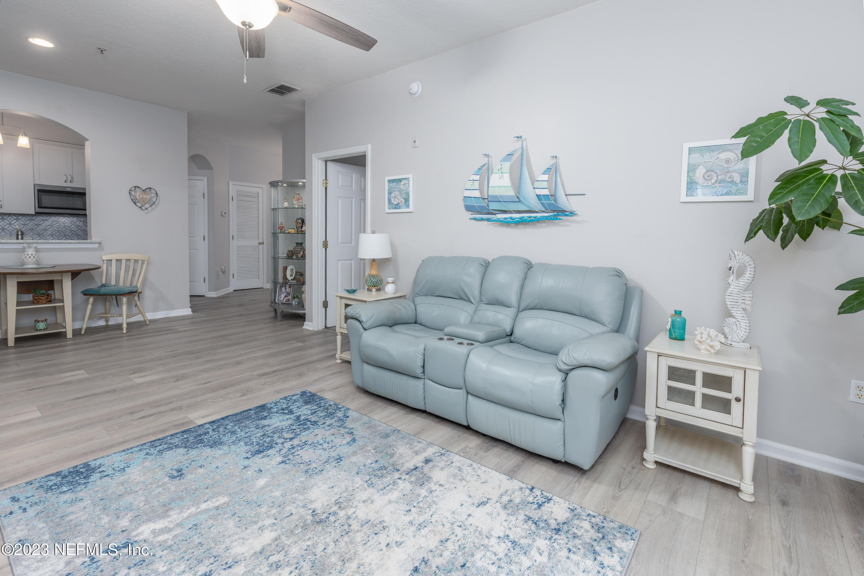 10550 Baymeadows Road, Unit 224 Jacksonville, FL 32256 - Photo 4 of 36 10550 Baymeadows Rd #224 Living Kitchen-