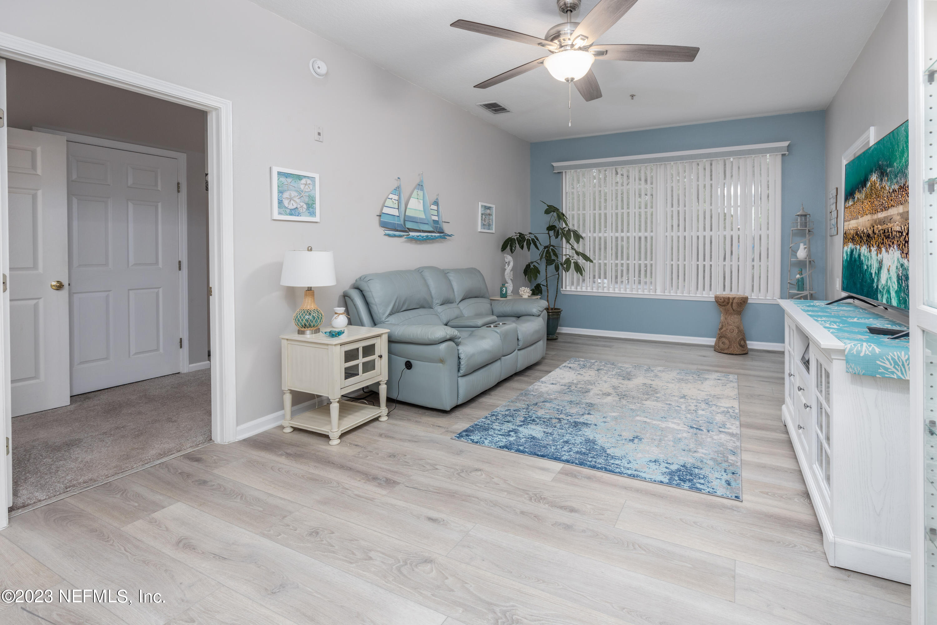10550 Baymeadows Road, Unit 224 Jacksonville, FL 32256 - Photo 7 of 36 10550 Baymeadows Rd #224 Living Kitchen-