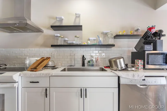 $299,900 | 544 Homestead Avenue, Holland, MI 49423