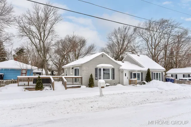 $299,900 | 544 Homestead Avenue, Holland, MI 49423