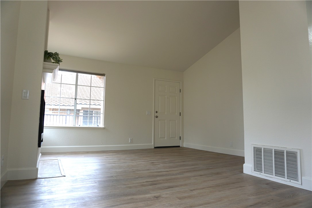 4 Vía Compania Rancho Santa Margarita, CA 92688 - Photo 2 of 37 Living Area