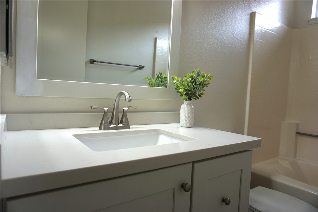 4 Vía Compania Rancho Santa Margarita, CA 92688 - Photo 26 of 37 Hallway Bathroom
