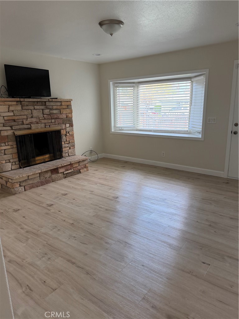 1056 East Alexander Avenue Merced, CA 95340 - Photo 15 of 36 Living roompantry