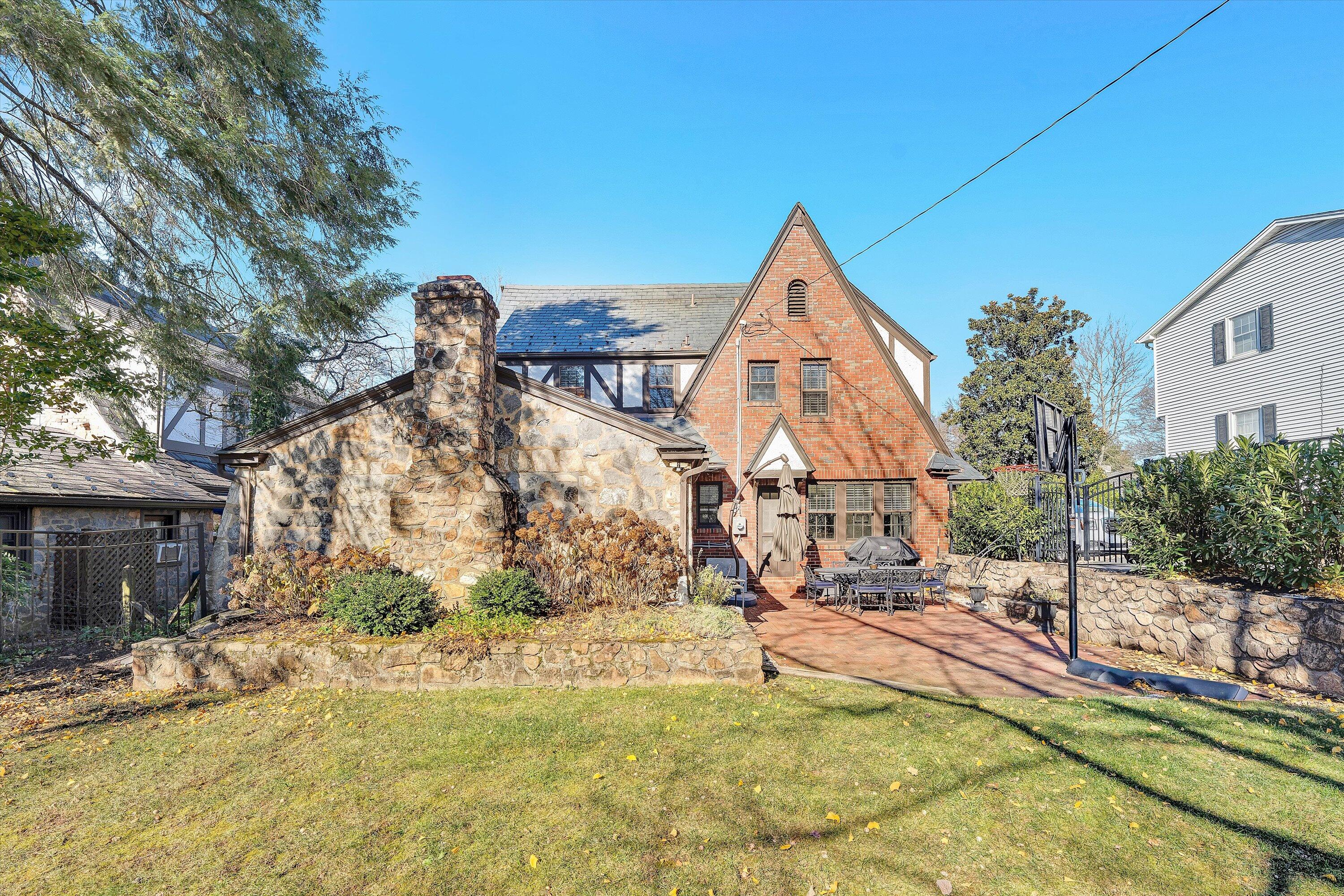 3232 Allendale Street Southwest Roanoke, VA 24014 - Photo 44 of 48 a view of house with yard and sitting area