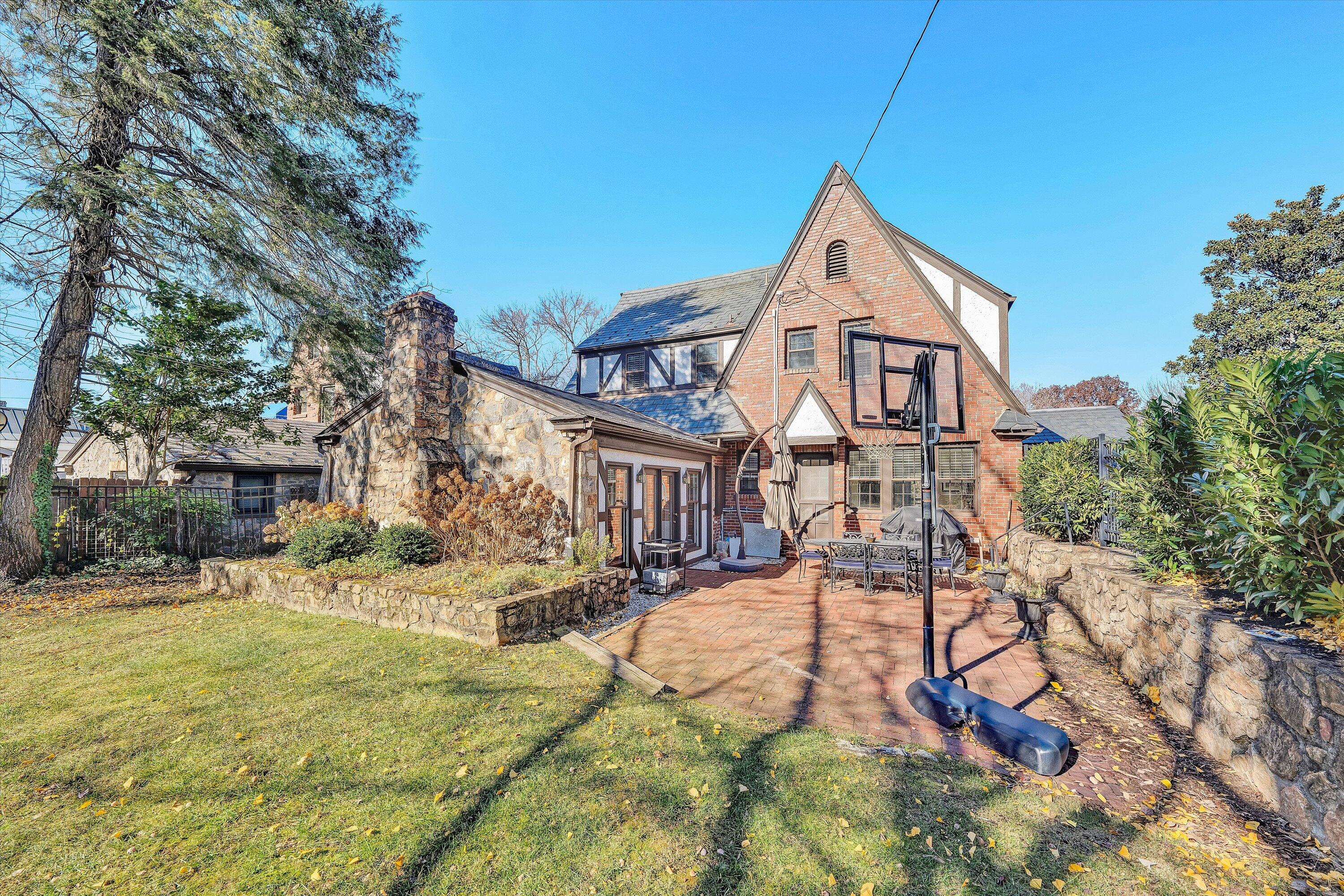 3232 Allendale Street Southwest Roanoke, VA 24014 - Photo 45 of 48 a front view of a house with a yard