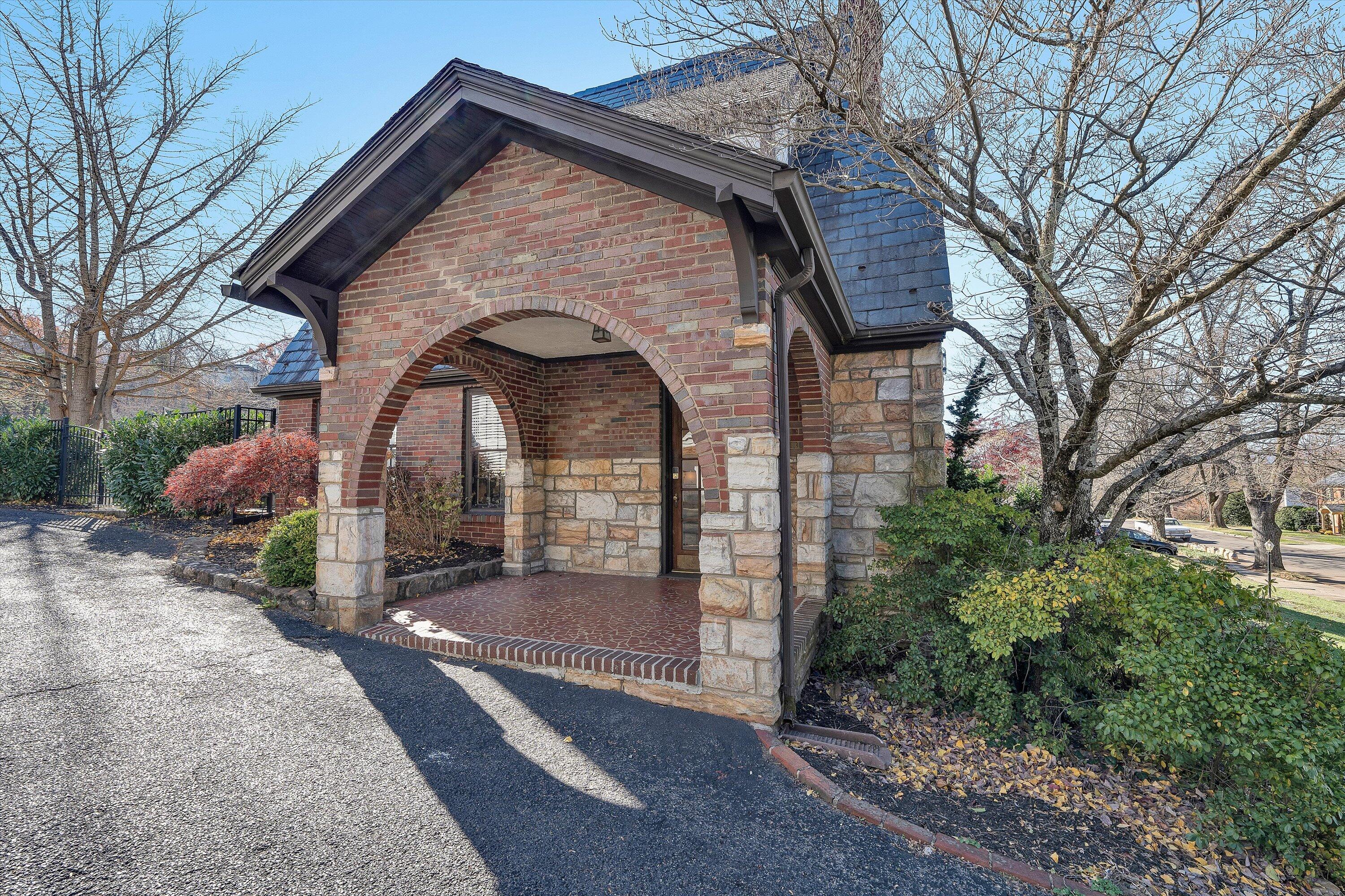 3232 Allendale Street Southwest Roanoke, VA 24014 - Photo 6 of 48 a house view with a outdoor space