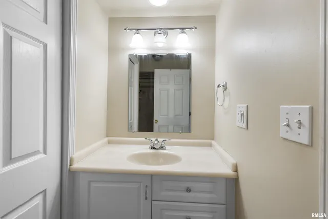 $185,000 | 1008 Oakwood Lane, Marion, IL 62959