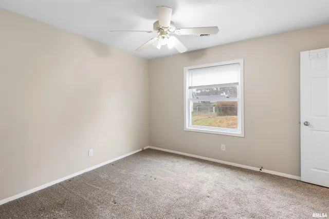 $185,000 | 1008 Oakwood Lane, Marion, IL 62959