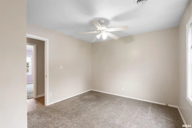 $185,000 | 1008 Oakwood Lane, Marion, IL 62959