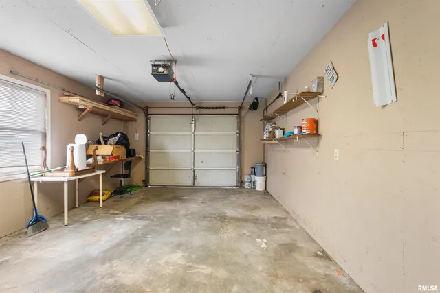 $185,000 | 1008 Oakwood Lane, Marion, IL 62959