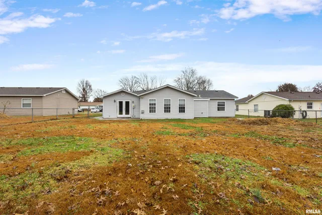 $185,000 | 1008 Oakwood Lane, Marion, IL 62959