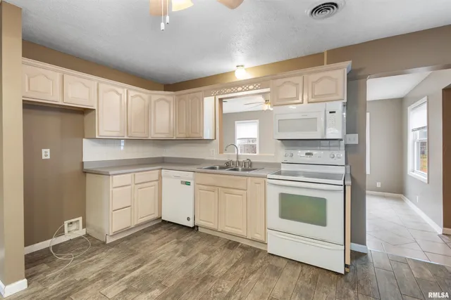 $185,000 | 1008 Oakwood Lane, Marion, IL 62959