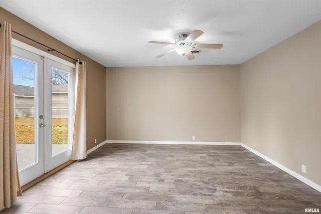 $185,000 | 1008 Oakwood Lane, Marion, IL 62959