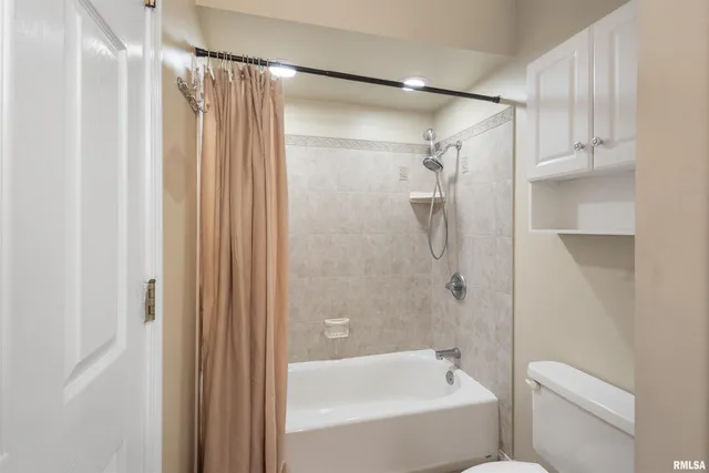 $185,000 | 1008 Oakwood Lane, Marion, IL 62959