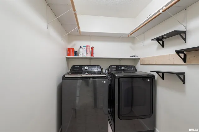 $185,000 | 1008 Oakwood Lane, Marion, IL 62959