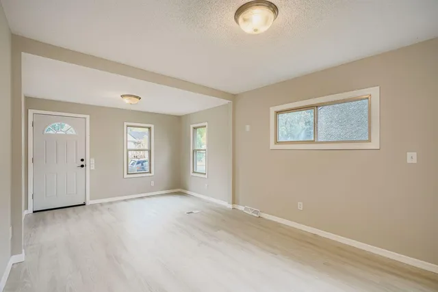 $2,650 | 4643 Emerson Avenue North, Minneapolis, MN 55412